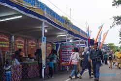 RAMADAN 2016 : Pedagang Takjil di Alun-alun Wates Terpencar, Pembeli Pecah