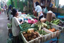 HARGA KEBUTUHAN POKOK : Harga Sayur Naik Cepat, Turun Perlahan