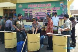 MIRAS PACITAN : 706 Liter Arak Jawa Dkk Dimusnahkan