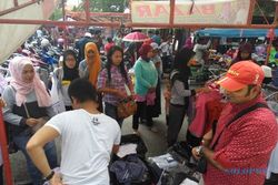PKL KARANGANYAR : Pedagang Pasar Sabtu Tak Menyoal PKL Sunday Market Manahan Berjualan di Sekitar Alun-Alun
