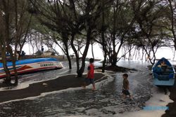 GELOMBANG TINGGI PANTAI SELATAN : Abrasi di Pantai Baru Bantul Mencapai 30 Meter