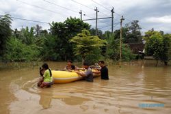 BANJIR KARANGANYAR : Luapan Bengawan Solo di Jaten Tak Juga Surut, 34 KK Masih Mengungsi
