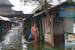 GELOMBANG TINGGI PANTAI SELATAN : Kerugian Bangunan Lantaran Warga Berlomba Buka Lapak Dekat Pantai