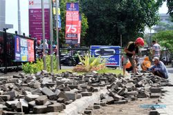 PENATAAN PARKIR SOLO : Lahan Parkir Liar di Trotoar Depan Robinson Saripetojo Dibongkar