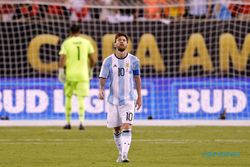 KARIER PEMAIN : Messi Pensiun dari Timnas, Aguero: Dia Tetap yang Terbaik