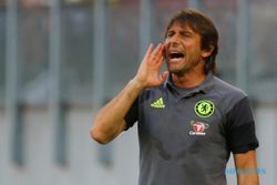 KABAR PELATIH : Conte Pakai Formasi "Aneh" 4-2-4 di Chelsea