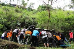 KECELAKAAN KARANGANYAR : Sekeluarga Jatuh Ke Jurang, 2 Tewas Warga Sukoharjo