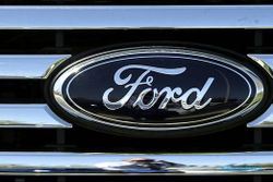 INOVASI OTOMOTIF: Ford Sulap Bahan Miras Jadi Komponen Mobil