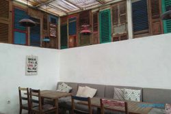 TEMPAT NONGKRONG DI JOGJA : Jendela Kuno Elemen Klasik Ala Lawas Cafe 613