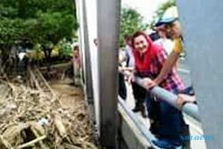 BENCANA ALAM SEMARANG : Tersenyum saat Tinjau Banjir, Wawali Semarang Dicibir Netizen