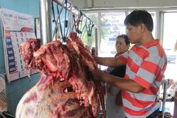 HARGA KEBUTUHAN MASYARAKAT : Daging Sapi dan Bawang Merah Naik Tajam