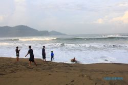 HELLO PACITAN : Kompetisi Surfing Internasional Diselenggarakan di Pantai Pancer Door Pacitan