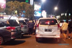 FOTO LEBARAN 2016 : Mobil Luar Daerah Masih Padati Simpang Lima