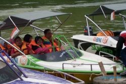 WISATA  SEMARANG : Begini Sensasi Naik Speed Boat Kelilingi Waduk Jatibarang