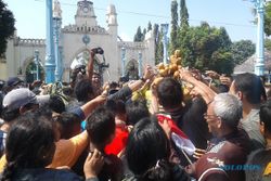 WISATA SOLO : Kepercayaan Meraih Berkah Sembari Melestarikan Grebeg Syawal