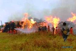 KEBAKARAN DEMAK : Pabrik Manunggal Jati Terbakar, Api Merembet ke Permukiman