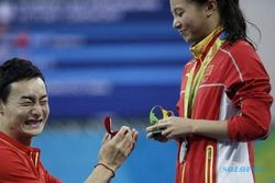 KISAH UNIK : So Sweet, Atlet Tiongkok Dilamar Kekasih di Olimpiade Rio