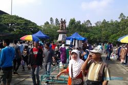 PKL SOLO : PKL Sunday Market Wajib Pungut Sampah Setelah Berjualan