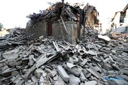 FOTO GEMPA ITALIA : Begini Dampak Gempa Dahsyat Tewaskan Hampir 250 Jiwa