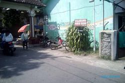 PARKIR SLEMAN : Parkir Pasar Sleman Meluber, Warga Gembosi Ban