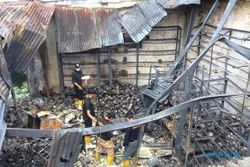 KEBAKARAN SLEMAN : Tim Labfor Semarang lakukan olah TKP di Gudang Cat Yang Terbakar