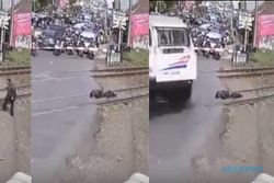 CCTV Ungkap Detik-Detik Petugas Rel Cikudapateuh Bunuh Diri Disambar Kereta