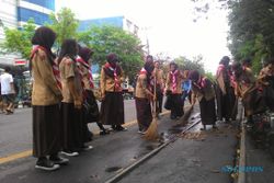 HARI PRAMUKA : Peduli Alam Sekitar, Pramuka Bersih-Bersih CFD