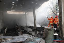 KEBAKARAN SOLO : Pabrik Sangkar Burung di Mojosongo Terbakar