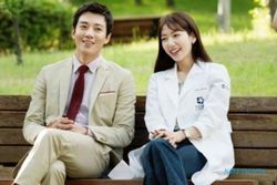 DRAMA KOREA : Episode Terakhir Doctor, Park Shin Hye Pamer Selfie Bareng Kim Rae Won