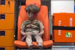 FOTO OMRAN DAQNEESH : Pemandangan Memilukan Bocah Suriah Korban Perang Saudara