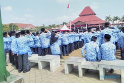 PNS BOYOLALI : BKD Bina 2 Pegawai yang Duduk-duduk Saat Upacara HUT RI