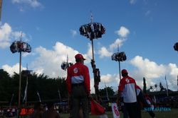 HUT RI : SBY Bagi Rp60 Juta Kepada Peserta Lomba Panjat Pinang di Pacitan
