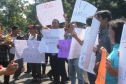 KEKERASAN TERHADAP WARTAWAN : Tentara Keroyok 2 Wartawan di Medan, Demonstrasi Digelar di Semarang