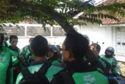 OJEK ONLINE : Bonus Dipangkas, Rider Gojek Semarang Geruduk Kantor