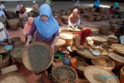 FOTO PERKEBUNAN JATENG : PTPN IX Perluas Pasar Kopi Semarang