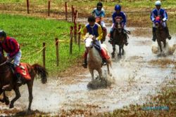 Foto Pacuan Kuda Piala Wali Kota di Semarang
