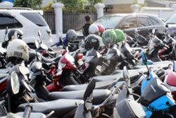 Marak Parkir Liar Saat Acara Habib Syech di Sragen, Motor Harus Bayar Rp5.000