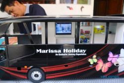 FOTO INFO BELANJA : Miniatur Bus Salatiga Bisa Rp10 Juta/Unit