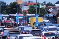 TAHUN BARU 2017 : Kendaraan Besar Dilarang Melintas di Bukit Bintang