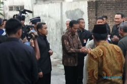 KABAR DUKA : Ayah Cak Lontong Meninggal, Presiden Jokowi Layat