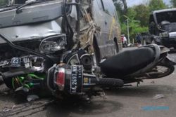 7 Kendaraan Terlibat Kecelakaan di Depan Hotel Bobobox Solo, 1 Mobil Terguling