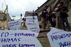 GREBEG SURO 2016 : Wartawan Ponorogo Kembalikan ID Card dan Kaus ke Panitia Grebeg Suro, Ini Alasannya