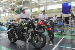 PENJUALAN SEPEDA MOTOR : AHM Segarkan Tampilan New Honda CB150R StreetFire