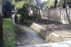 IDUL ADHA 2016 : Warga Buang Isi Jeroan ke Sungai, Wawali Solo Geram