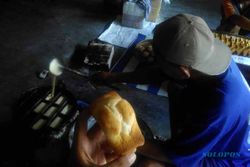 KULINER KULONPROGO : Roti Kolombeng, Roti dari Jaman Dulu