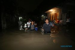 BANJIR SOLO : Korban Banjir Beda Pendapat Wacana Relokasi