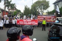 DEMO SEMARANG :  Minta Ahok Diusut Polisi, HTI Unjuk Rasa di Bundaran Jl. Pahlawan