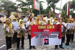 KEPEGAWAIAN KARARANGANYAR : Tenaga Honorer Ramai-Ramai Surati Jokowi