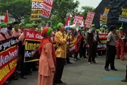 POLEMIK RSIS : 300 Karyawan RS Yarsis Beraksi di Kantor Gubernur Jateng