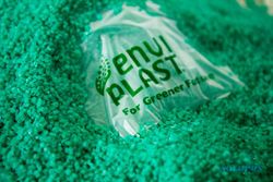 KISAH INSPIRATIF: Kantong Plastik Ini Terbuat dari Tepung Singkong